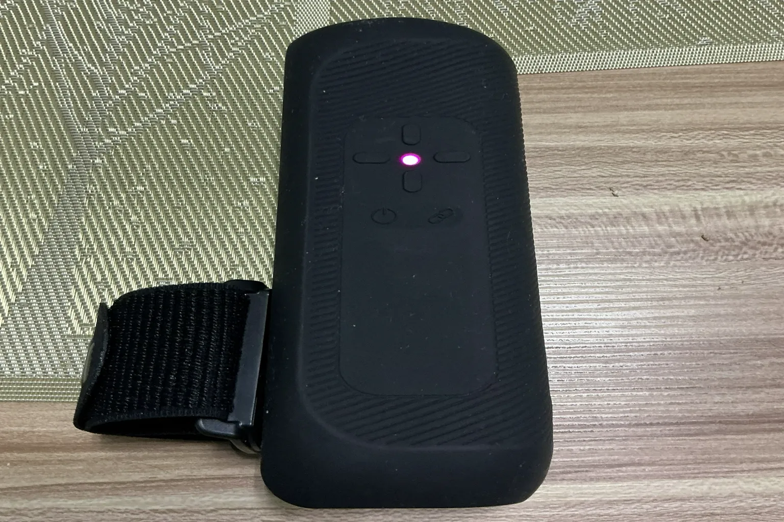 The Handy 2 Pro affiche un voyant rose après la connexion au Wi-Fi.