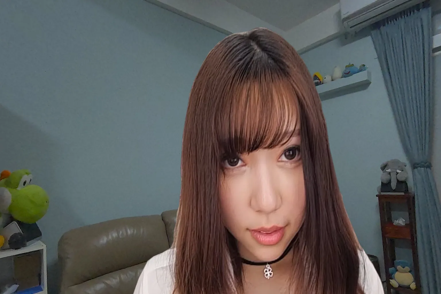 Gros plan d’une femme aux cheveux longs dans une scène VR