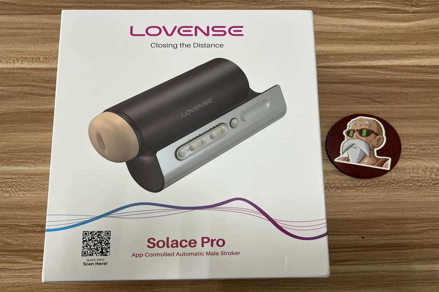 Boîte du Lovense Solace Pro avec une photo de l'appareil et le nom du produit sur la face avant